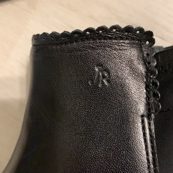 Jack Rogers "Bailey" Black Leather Side Zip‎ Scalloped Ankle Boots Size 6.5 M - Picture 4 of 10